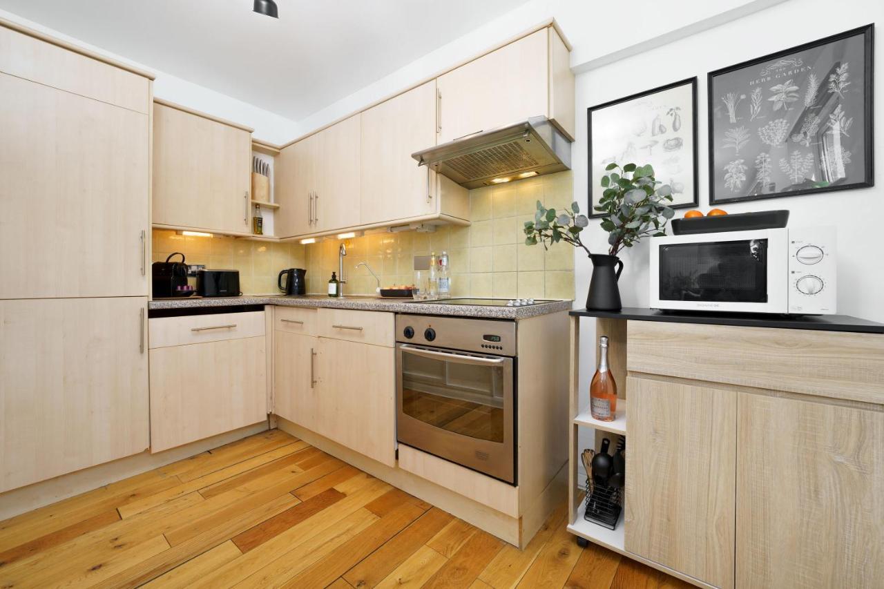 Location Oxford Str, Soho 2 Bedr, 3 Beds, 2 Bath Apartment